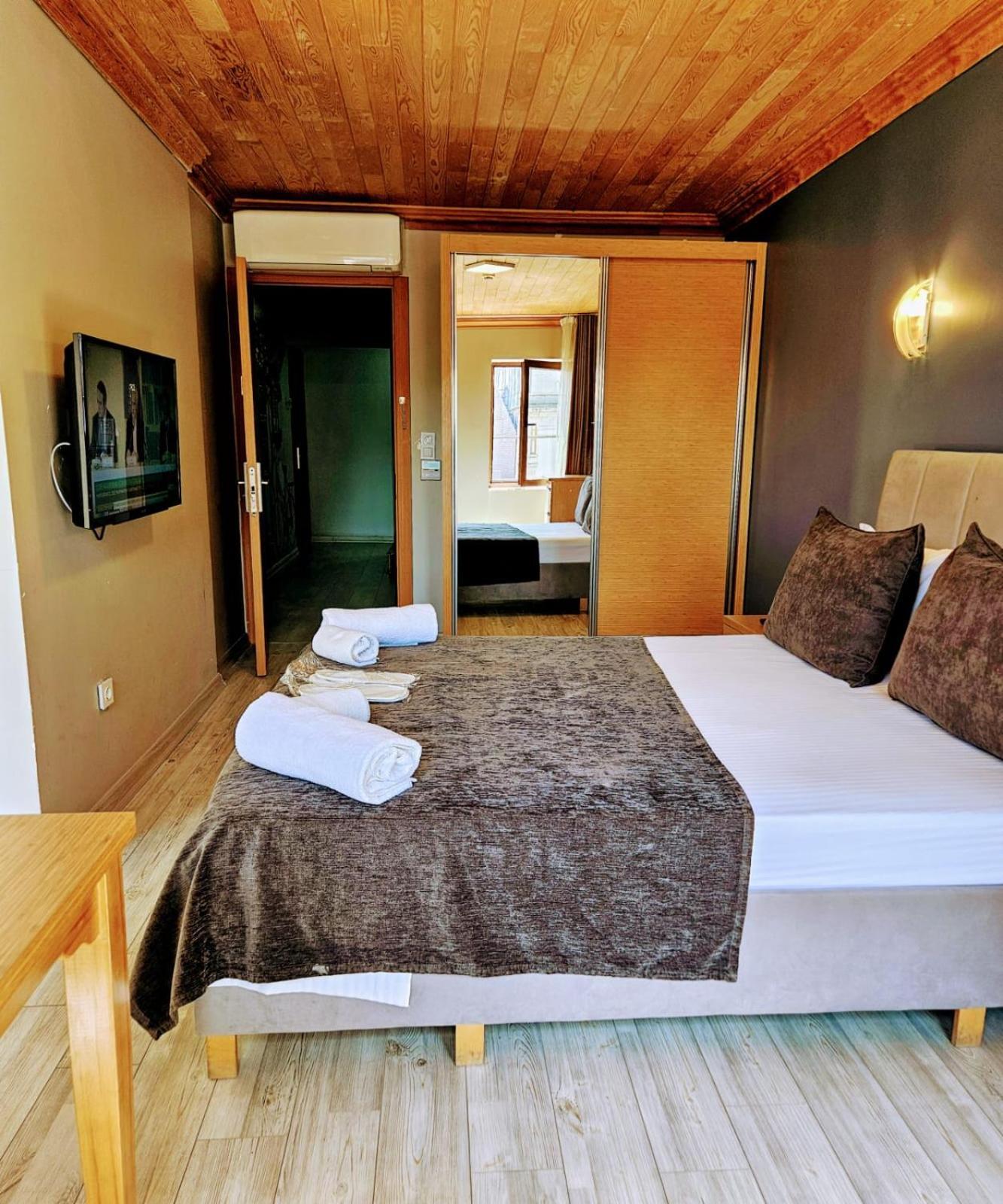 Otel Taxim 34